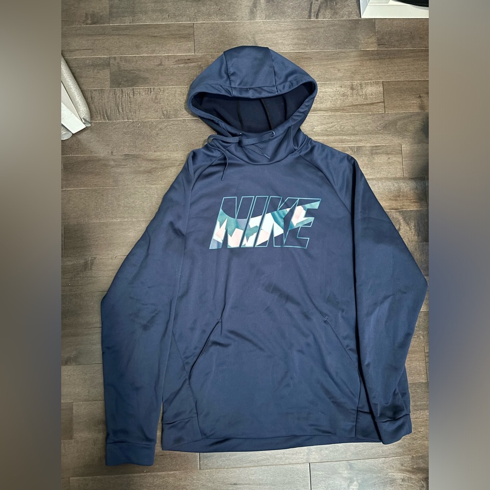 Nike therma hoodie